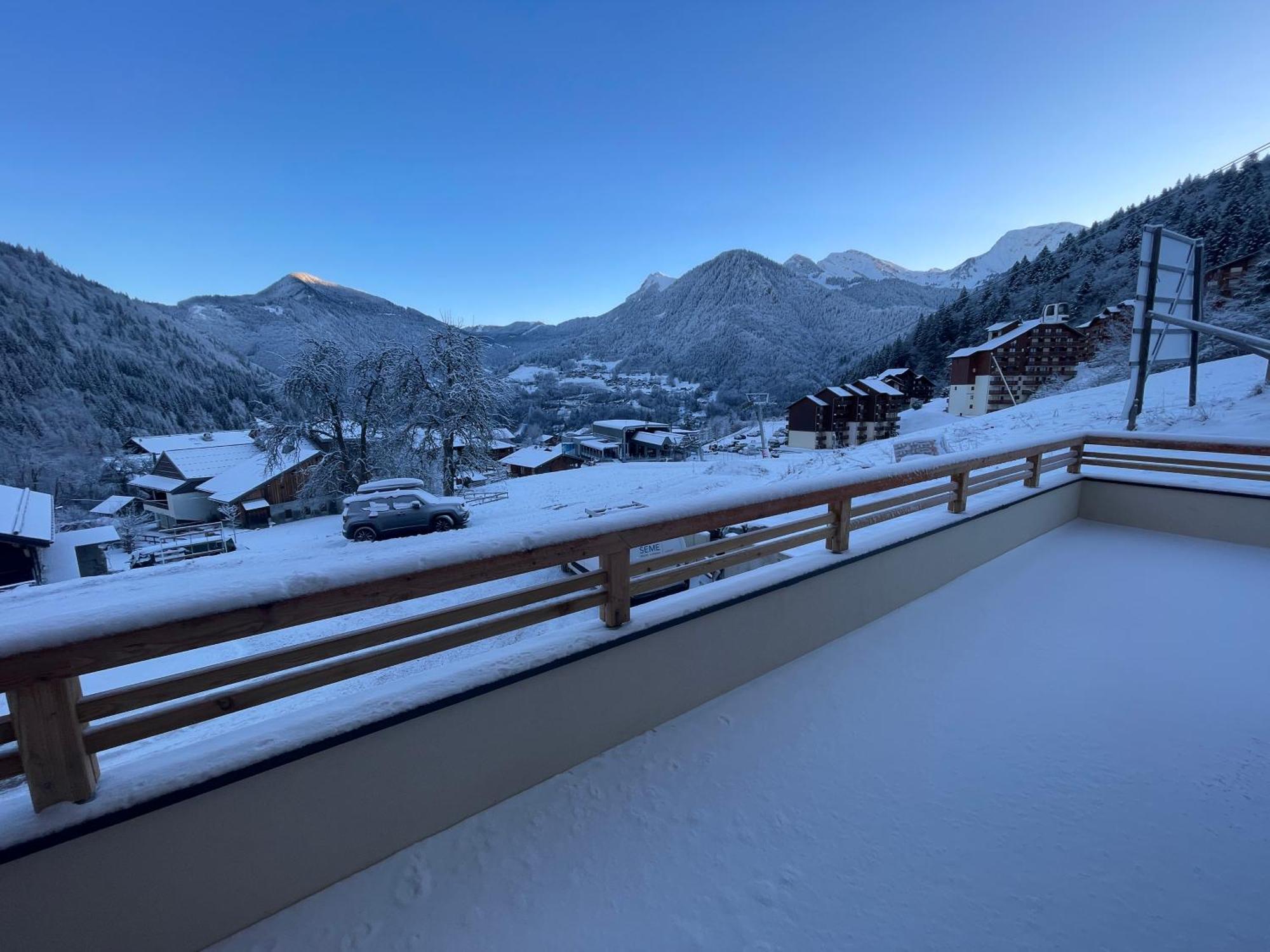 Le Snow Roc: Ski-In Studio with Panoramic Terrace and Sauna Saint-Jean-d'Aulps Exterior photo